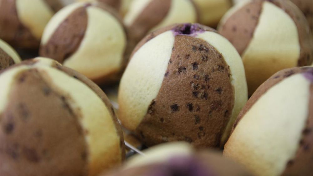 Le dôme cassis violette : la brioche de concours du MOF Mickaël Chesnouard.© Picasa